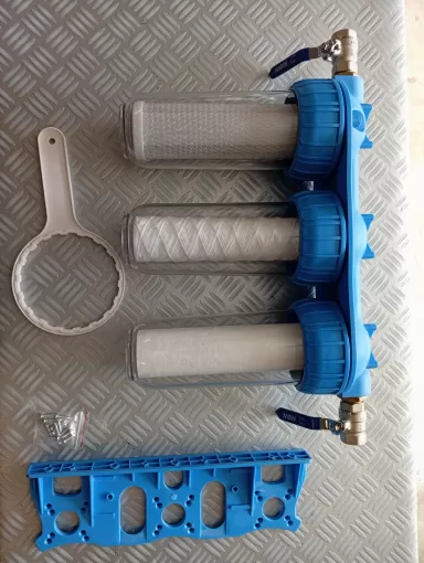 Station de filtration avec 3 filtres 10 pouces chez RPS - Rodrigues Plomberie Systemes, Agen, RPS - Rodrigues Plomberie Systemes